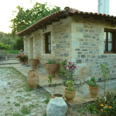 Apartment Ellinospito Axos