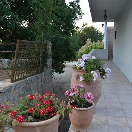 Apartment Ellinospito Axos
