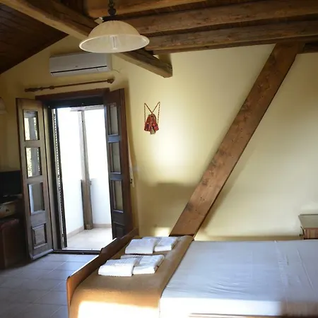 Apartment Ellinospito Axos